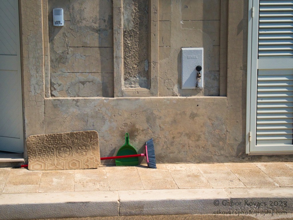 dustpan and brush, Punta&nbsp;Secca