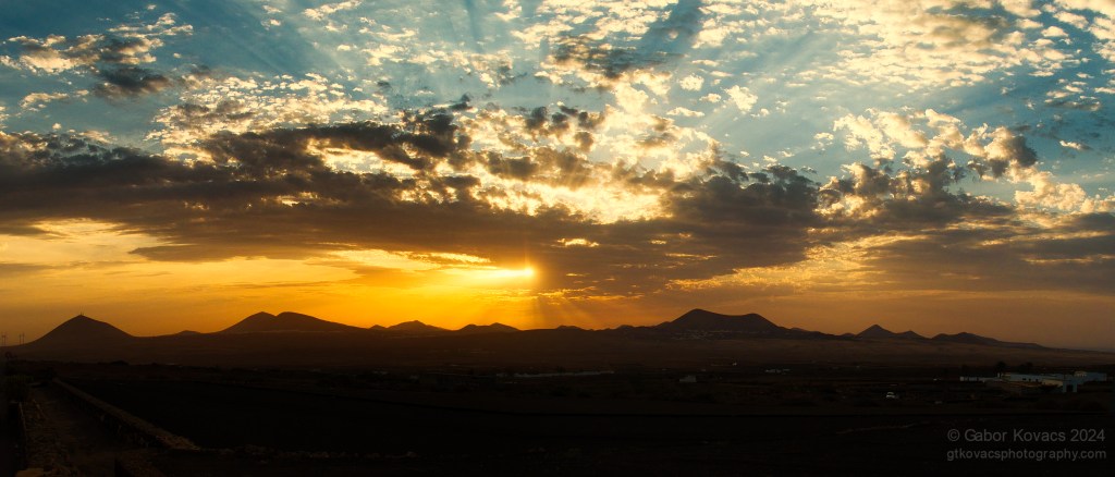 Sunset over the&nbsp;volcanoes
