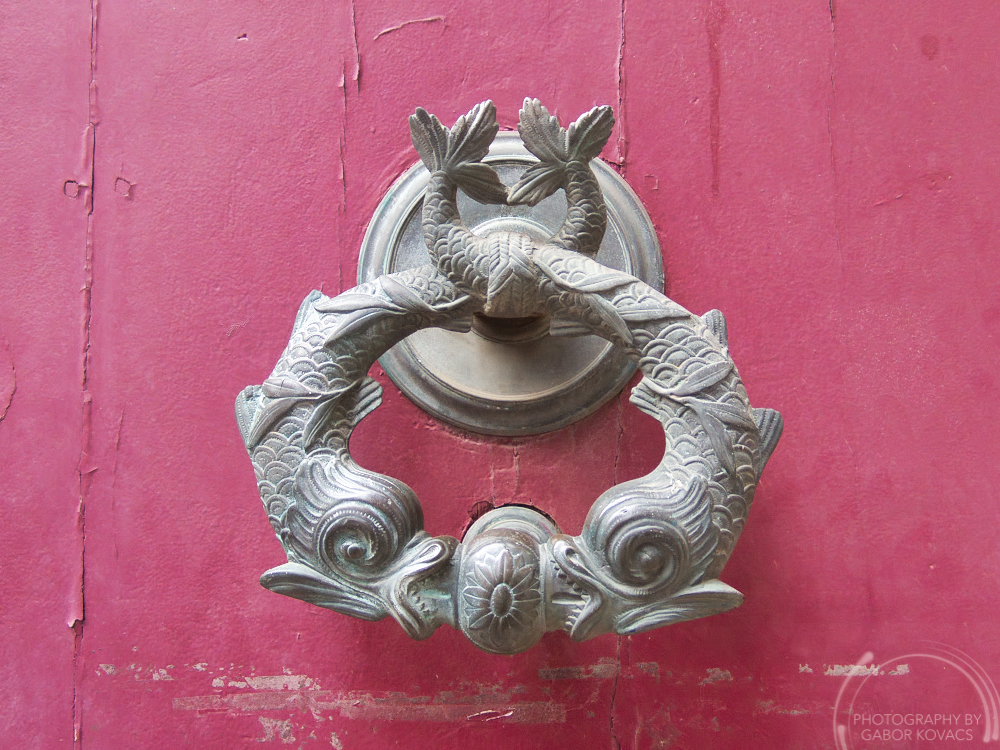 door knockers, Montpellier